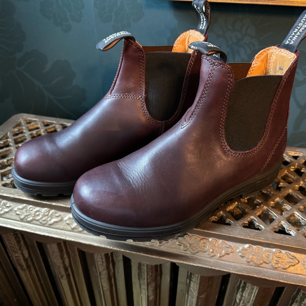 Women’s 6 1/2 UK = 9 1/2 US Blundstone Chelsea Boot - Stout Brown